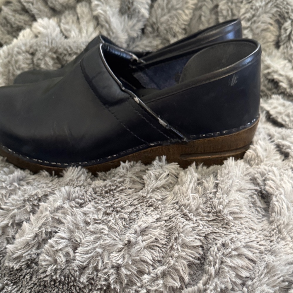 Dansko Navy (Size 40) Leather Clogs - Picture 5 of 10